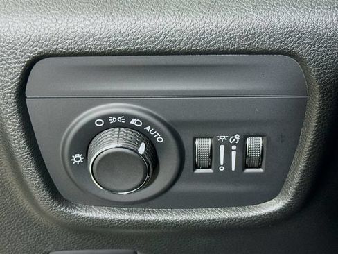 Used 2024 Jeep Grand Cherokee L Altitude AWD/4WD image 10