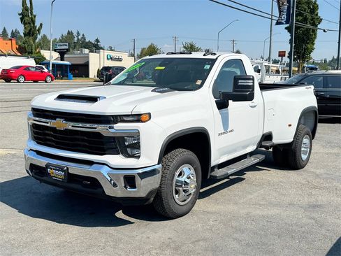 Used 2024 Chevrolet Silverado 3500 LT image 3