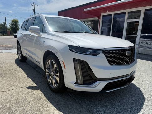 Used 2022 Cadillac XT6 Premium Luxury w/ Technology Package FWD image 18