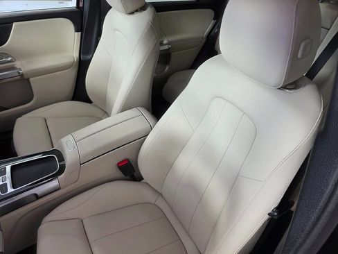 New 2026 Mercedes-Benz GLB 250 image 8