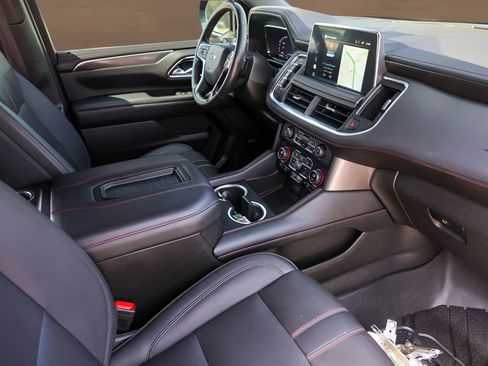 Used 2022 Chevrolet Suburban RST w/ Luxury Package RWD image 32