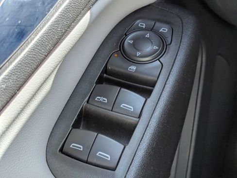Used 2021 Chevrolet Equinox Premier FWD image 22