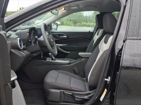 Used 2024 Chevrolet Trax LS FWD image 14