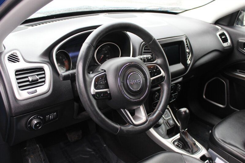 Used 2017 Jeep Compass Latitude w/ Popular Equipment Group AWD/4WD image 9