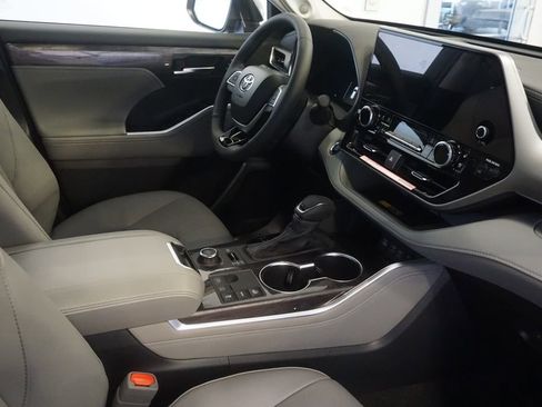 New 2026 Toyota Highlander Platinum AWD/4WD image 30