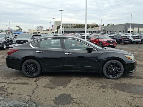 Used 2017 Nissan Altima 2.5 SR w/ Midnight Edition Package image 5