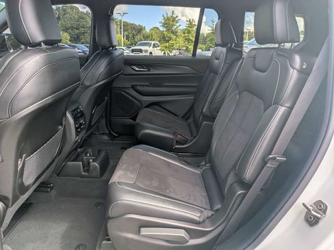 Used 2024 Jeep Grand Cherokee L Altitude AWD/4WD image 14