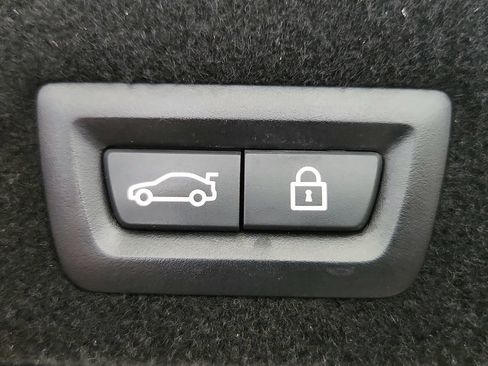 Used 2018 BMW 740e xDrive AWD/4WD image 38