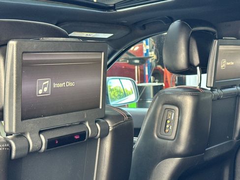 Used 2017 Dodge Durango R/T w/ Technology Group AWD/4WD image 17