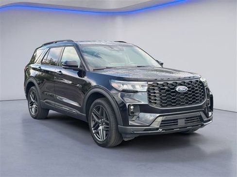 Used 2025 Ford Explorer ST-Line w/ ST-Line Street Pack AWD/4WD image 5