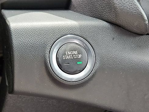 Used 2024 GMC Terrain SLE AWD/4WD image 22