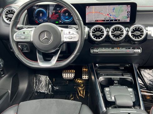 Used 2022 Mercedes-Benz EQB 300 4MATIC image 16