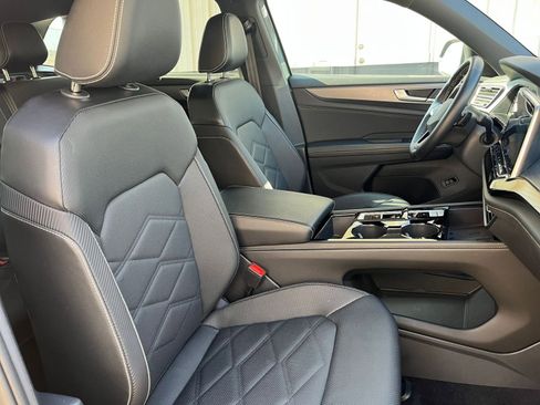 Used 2025 Volkswagen Atlas Cross Sport SE image 39