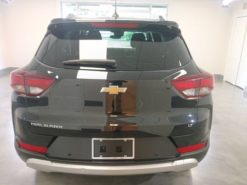 Used 2024 Chevrolet TrailBlazer LT w/ LT Cold Weather Package FWD image 12