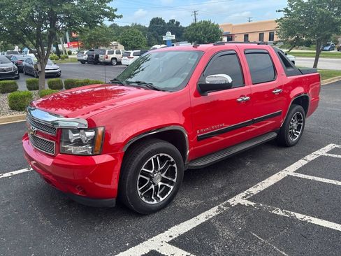 Used 2008 Chevrolet Avalanche LTZ w/ LTZ Preferred Equipment Group AWD/4WD image 2
