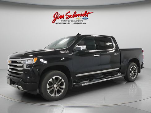 Used 2023 Chevrolet Silverado 1500 High Country w/ Technology Package AWD/4WD image 2