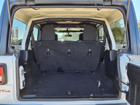 Used 2021 Jeep Wrangler Unlimited Sahara image 10