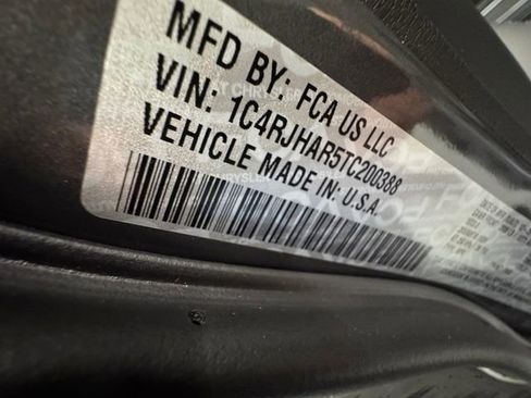 Used 2026 Jeep Grand Cherokee Laredo image 27