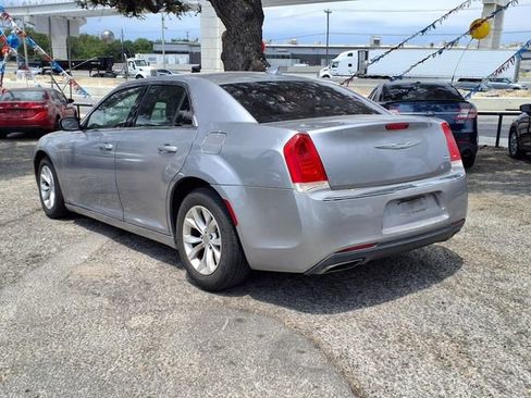 Used 2015 Chrysler 300 Limited RWD image 5