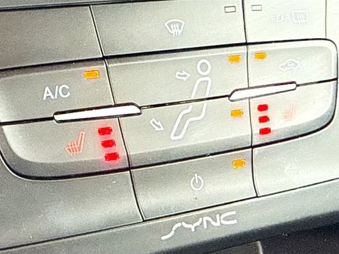 Certified 2018 Ford Focus SE w/ Cold Weather Package FWD image 27