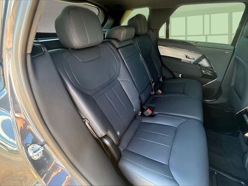 Used 2025 Land Rover Range Rover Sport SE image 28