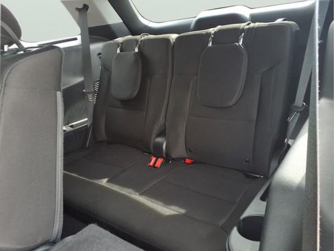 Used 2023 Ford Explorer XLT AWD/4WD image 30