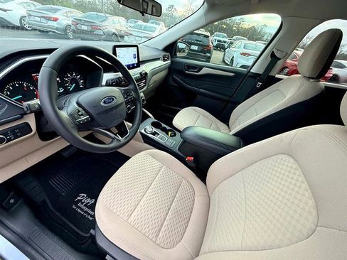 Used 2022 Ford Escape SE w/ SE Sport Appearance Package image 15