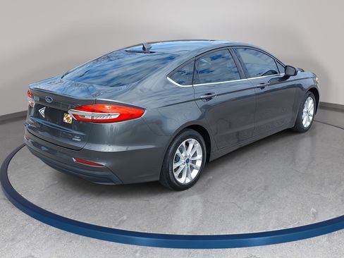 Used 2020 Ford Fusion SE image 5