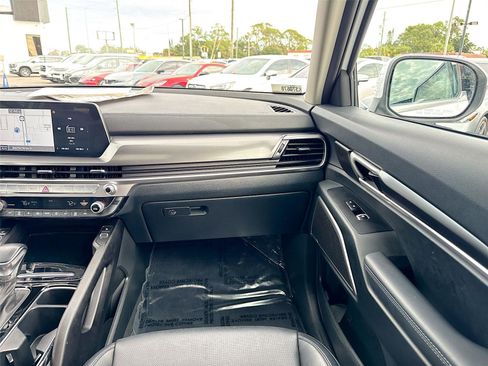 Used 2025 Kia Telluride S image 23