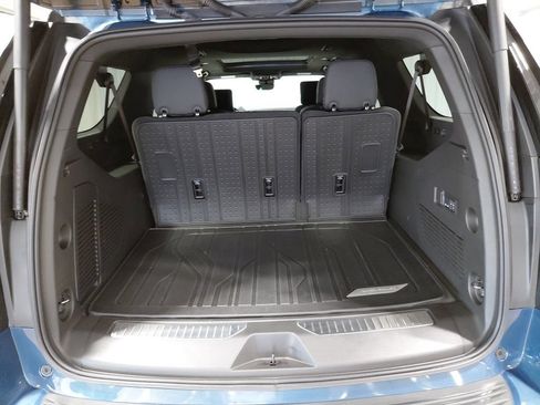 Certified 2026 Chevrolet Suburban High Country AWD/4WD image 8
