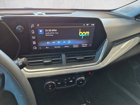 Used 2025 Chevrolet Trax LT FWD image 13