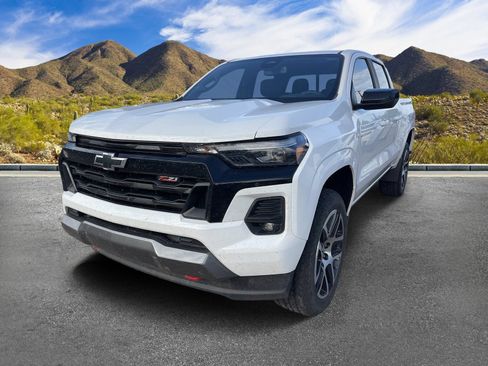 Certified 2024 Chevrolet Colorado Z71 w/ Z71 Convenience Package 2 AWD/4WD image 2