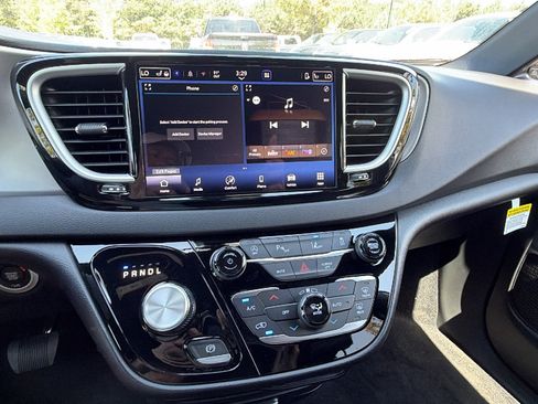 New 2027 Chrysler Pacifica LX FWD image 29