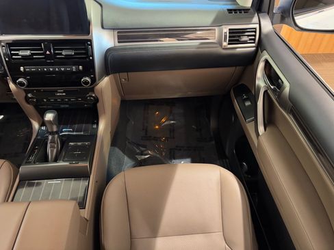 Used 2023 Lexus GX 460 Premium image 17