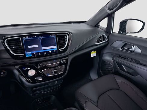 New 2026 Chrysler Pacifica Select image 22