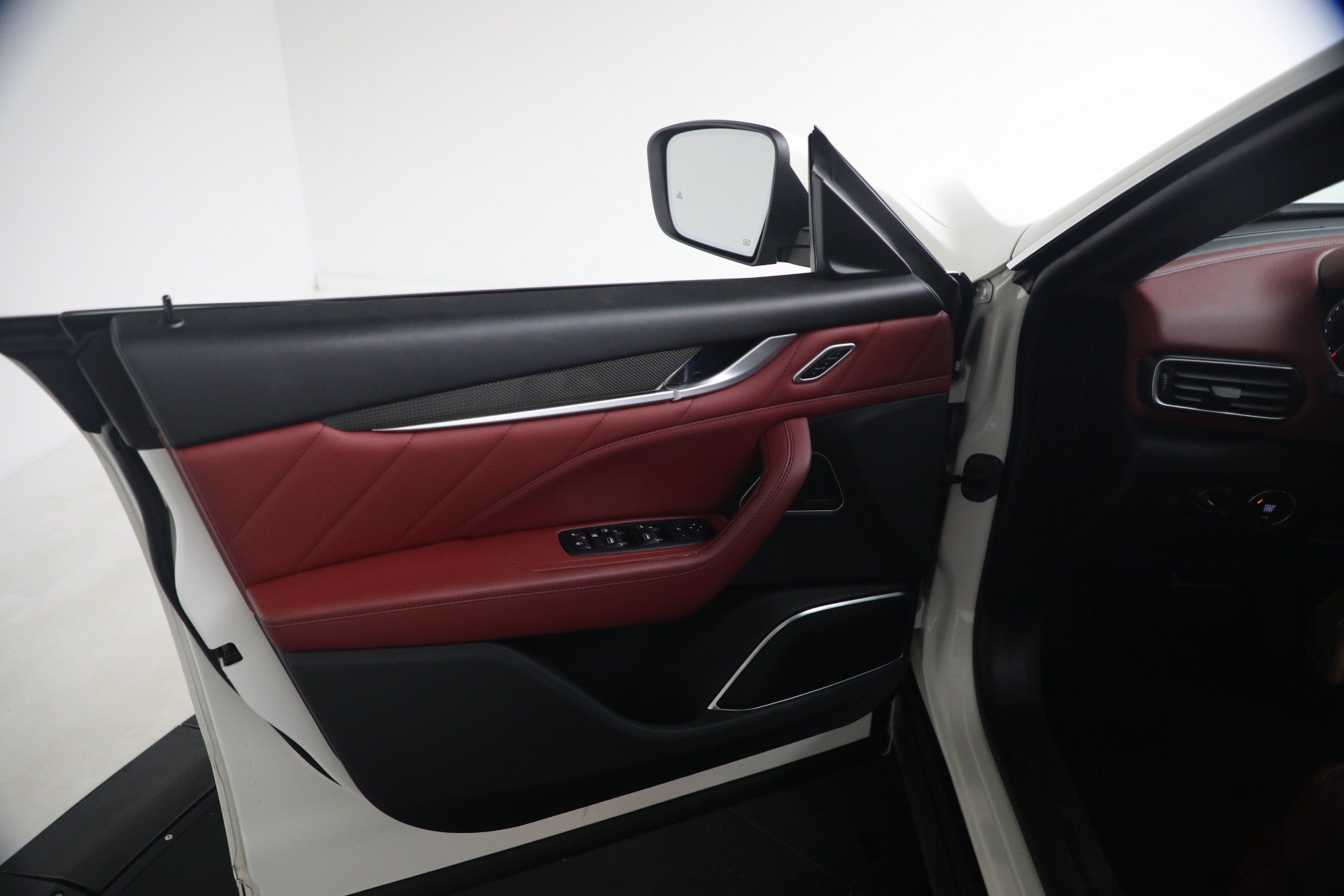 Certified 2023 Maserati Levante GT AWD/4WD image 28