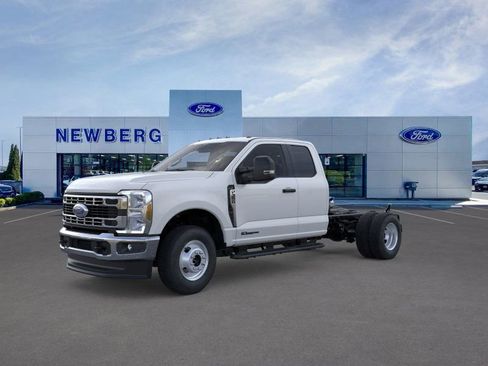 New 2025 Ford F350 XL w/ XL Chrome Package image 3