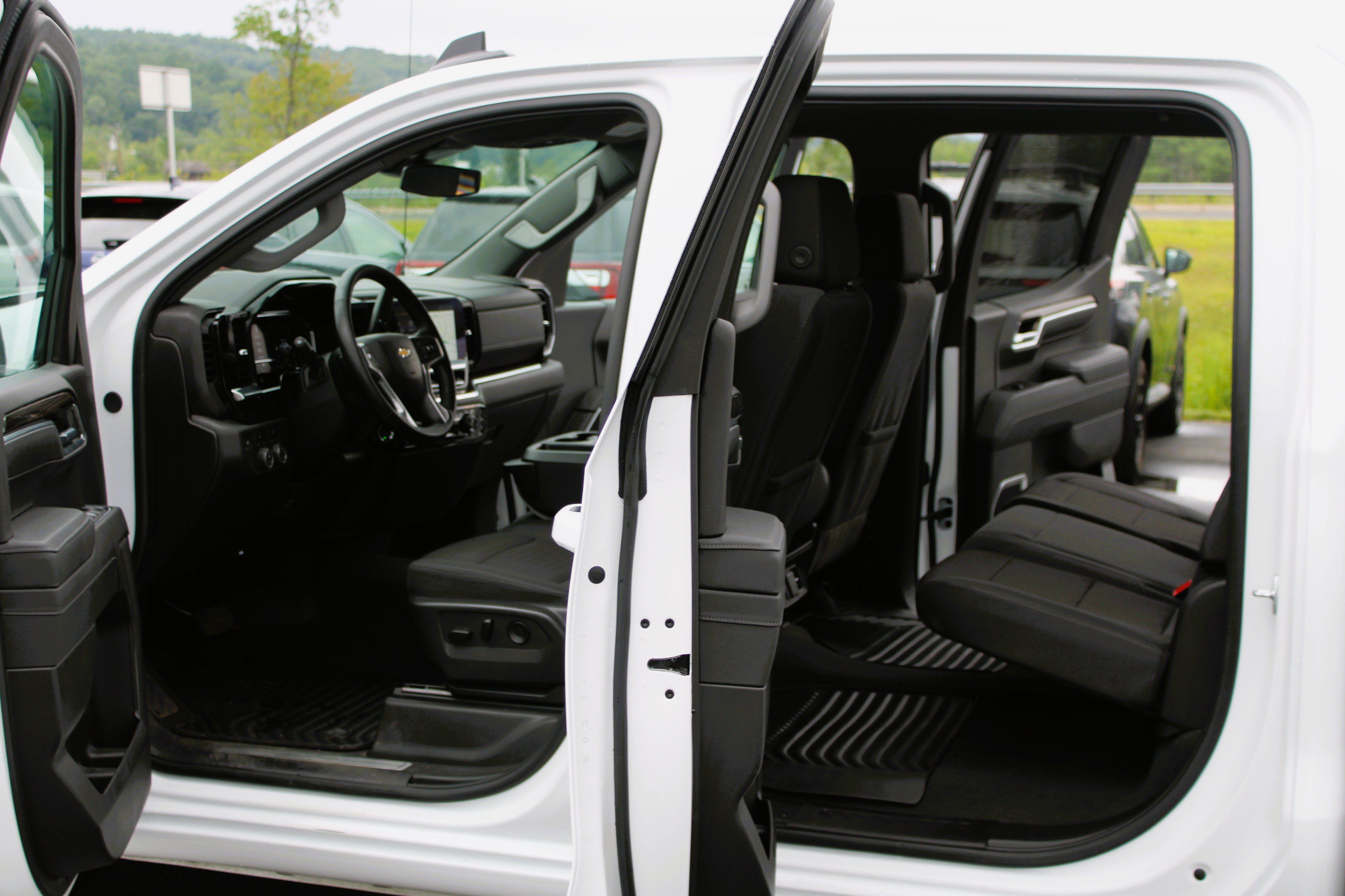 Used 2025 Chevrolet Silverado 1500 LT AWD/4WD image 15