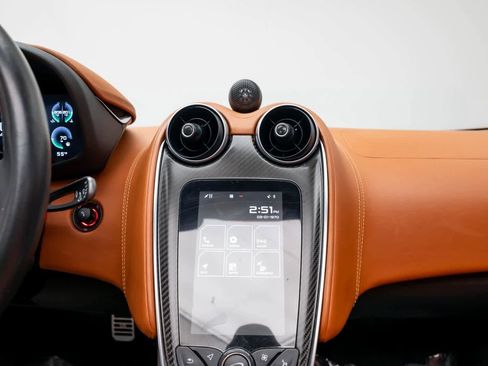 Used 2018 McLaren 570S Spider image 10