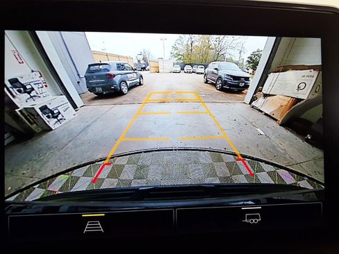 Used 2023 Chevrolet Suburban Z71 image 12