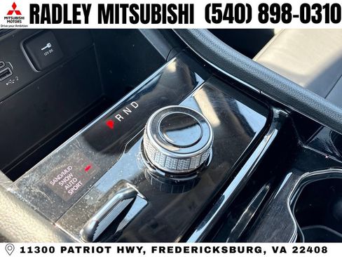 Used 2023 Jeep Grand Cherokee L Limited w/ Black Appearance Package AWD/4WD image 15