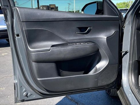 Used 2025 Hyundai Kona SE FWD image 24