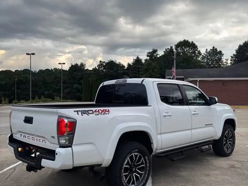 Used 2021 Toyota Tacoma TRD Sport w/ Technology Package AWD/4WD image 4