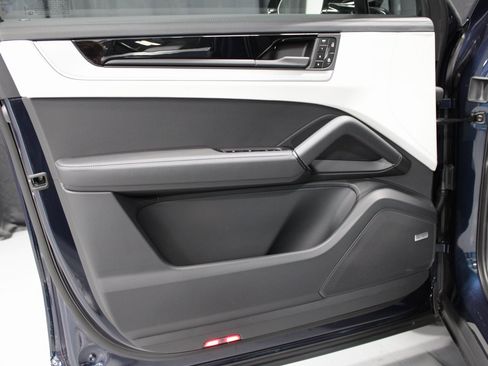New 2026 Porsche Cayenne S image 25