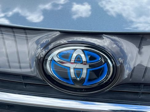 Used 2021 Toyota Venza Limited AWD/4WD image 13