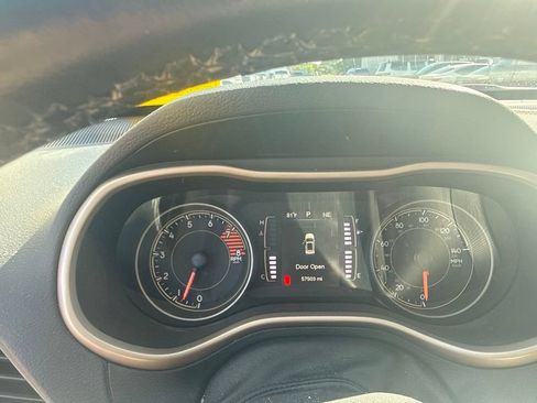 Used 2016 Jeep Cherokee Latitude w/ Trailer Tow Group AWD/4WD image 17