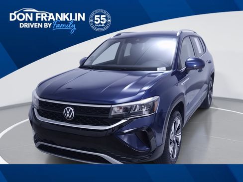 Used 2024 Volkswagen Taos SE image 1