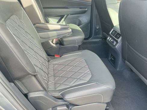 Certified 2025 Volkswagen Atlas SEL Premium R-Line image 33