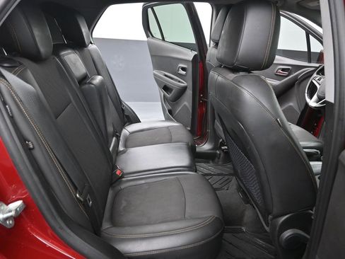 Used 2020 Chevrolet Trax LT w/ LT Convenience Package image 22