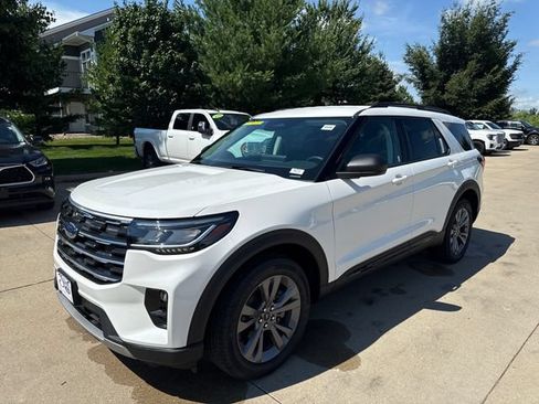 New 2026 Ford Explorer Active w/ Active Comfort Package AWD/4WD image 10